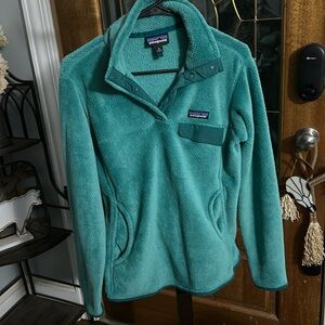 Patagonia pull over size medium